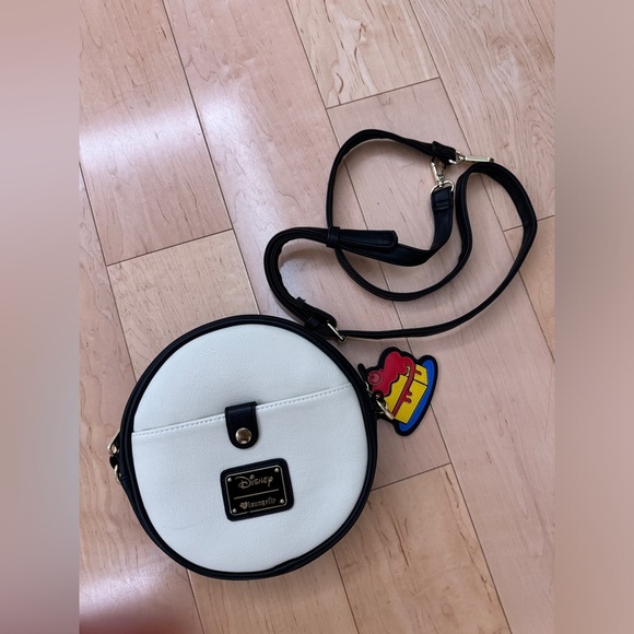 NEW Loungefly Disney Mickey Mouse & Minnie Mouse
Cake Crossbody Bag - Picture 4 of 12